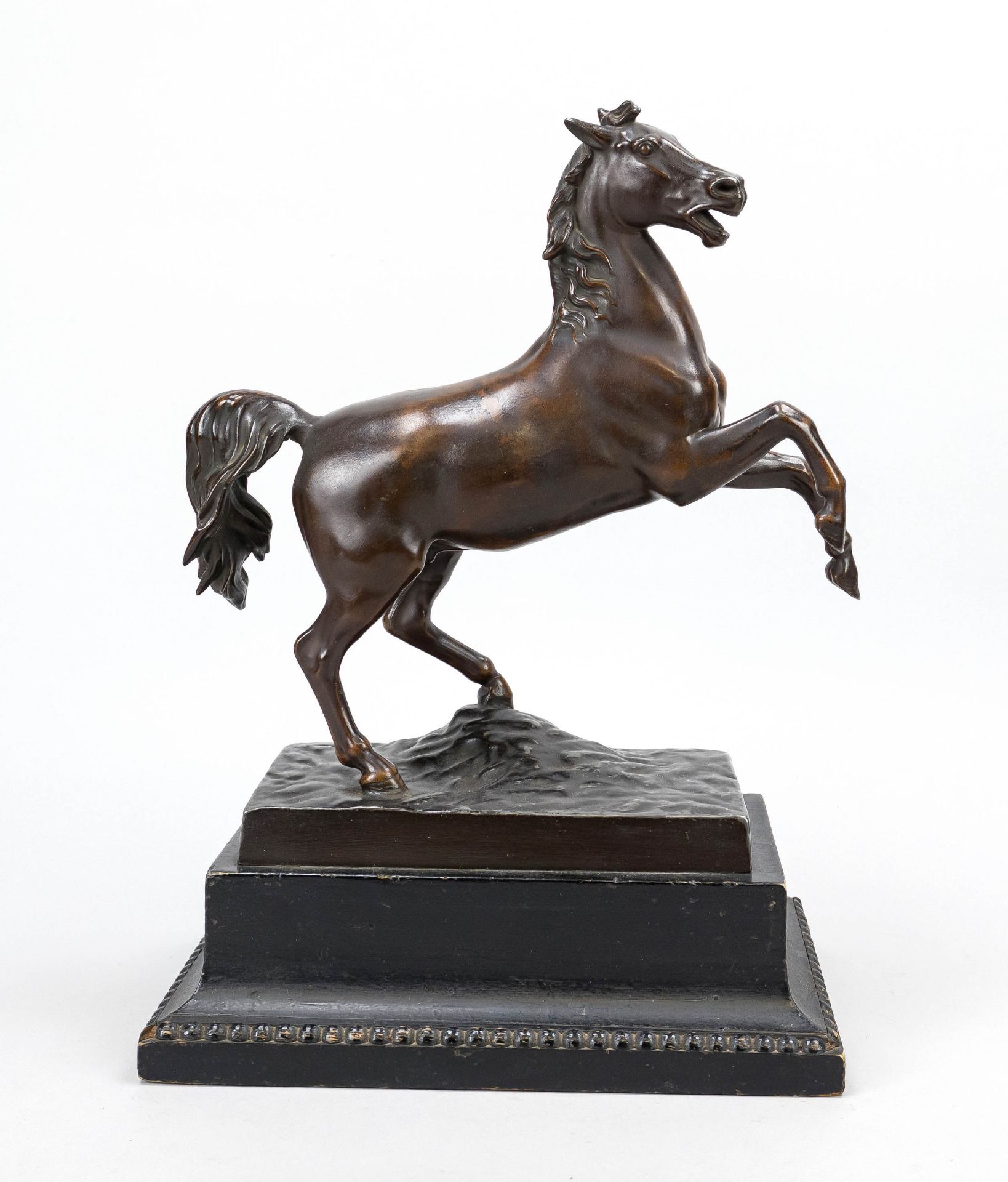 Anonymous sculptor c. 1900, sculpture of a rising horse, brown patinated cast metal on black painted