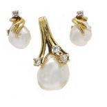 2-part freshwater pearl and diamond set GG 585/000 with 3 white freshwater pearls 11 x 9 and 8 x 6.5