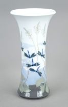 Rare Art Nouveau vase in pâte-sur-pâte, Meissen, Knaufschwerter 1850-1924, 1st choice, stem shape,