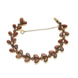 Garnet bracelet GG 333/000 unstamped, tested, with drop-shaped and round faceted garnets 8.6 - 3.6