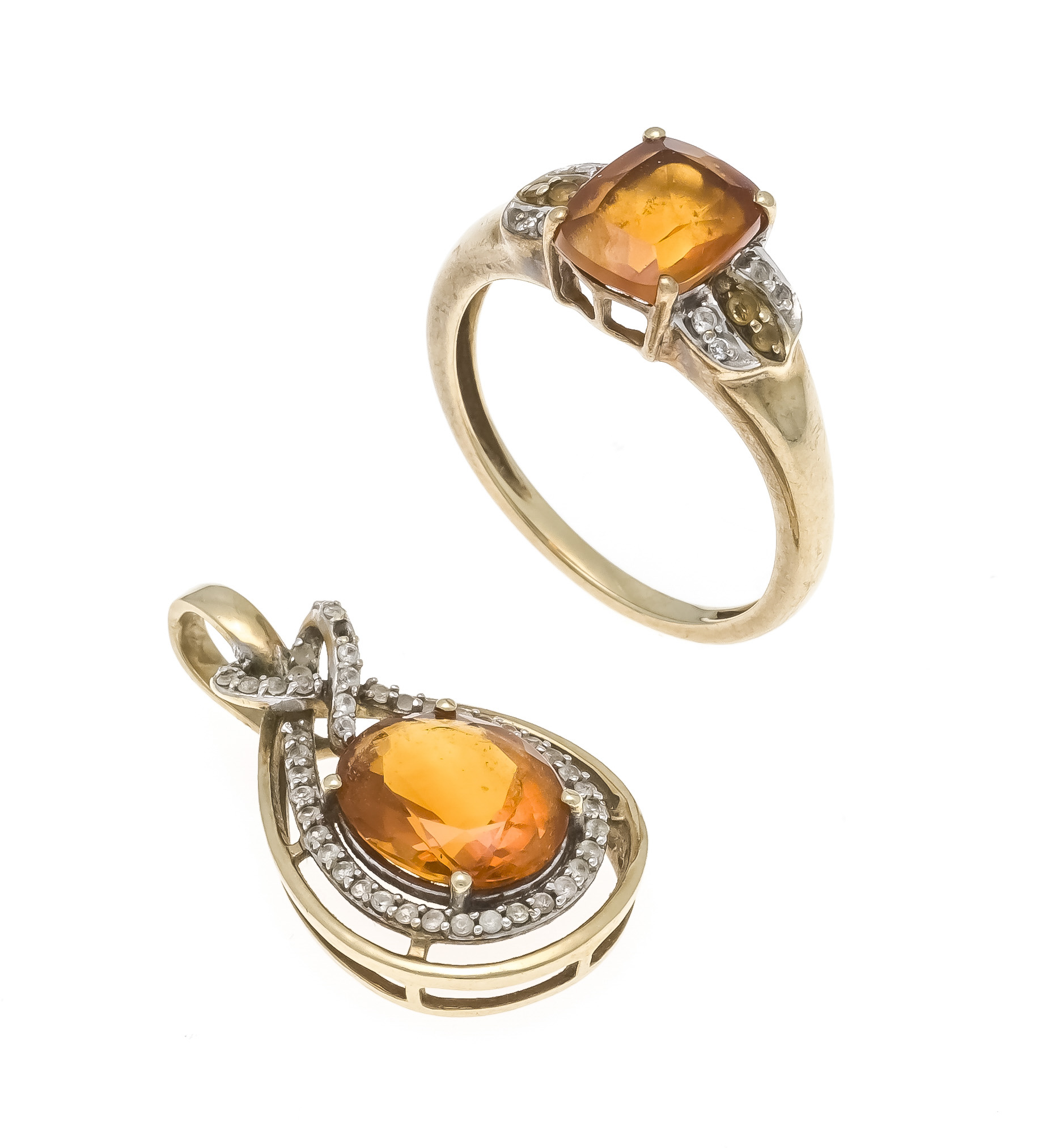 2-piece citrine set GG/WG 375/000 with 2 oval faceted Madeira citrines 11.0 x 9.0 and 8.9 x 7.1 mm