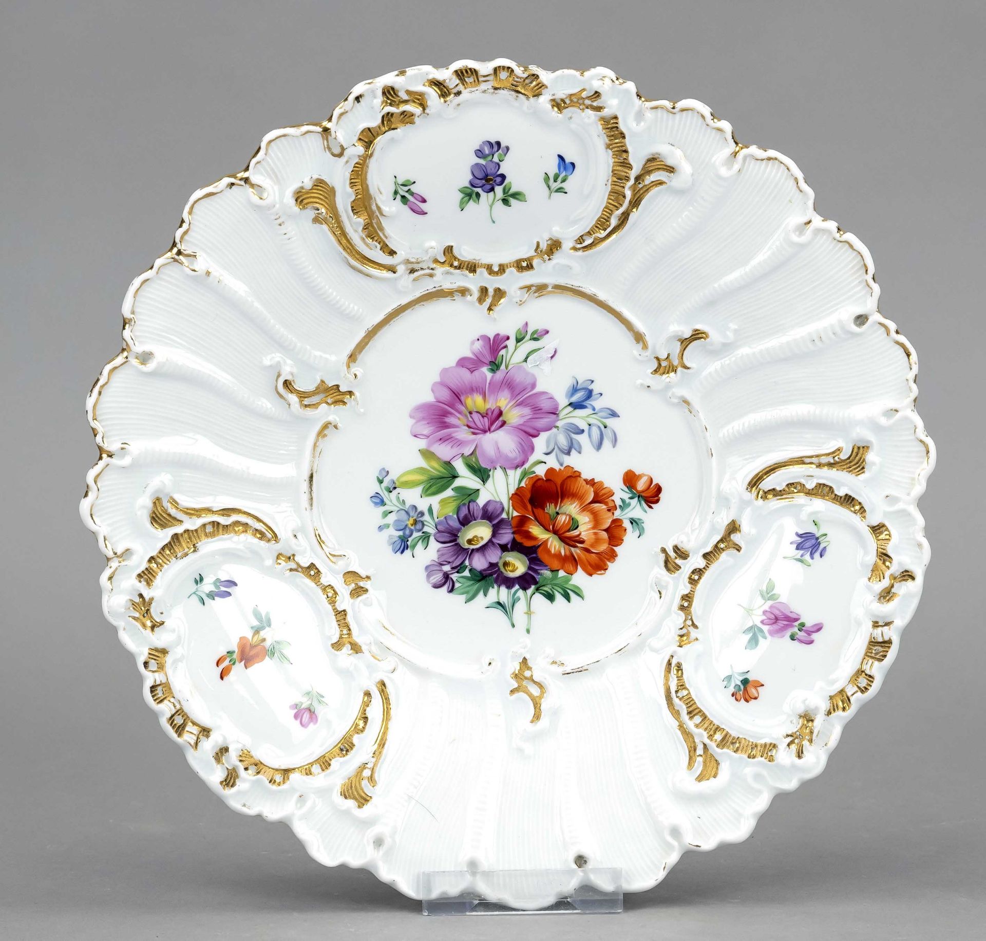 A ceremonial plate, Meissen, Knaufschwerter 1850-1924, 1st choice, of slightly hollowed form,