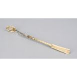 Scratcher (mariage), probably early 19th century. Turned and cut/carved bone shaft with ornamented