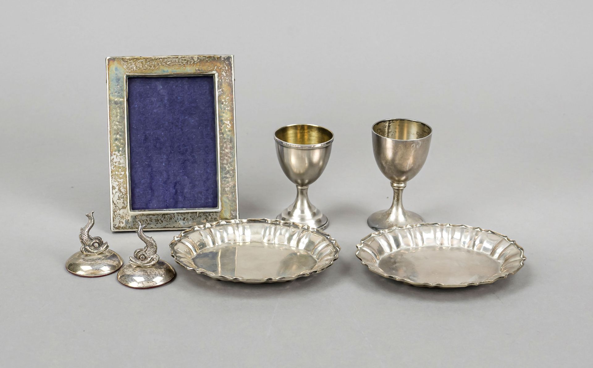 Mixed lot of seven small items, 20th century, various makers, silver of varying fineness, 2 egg