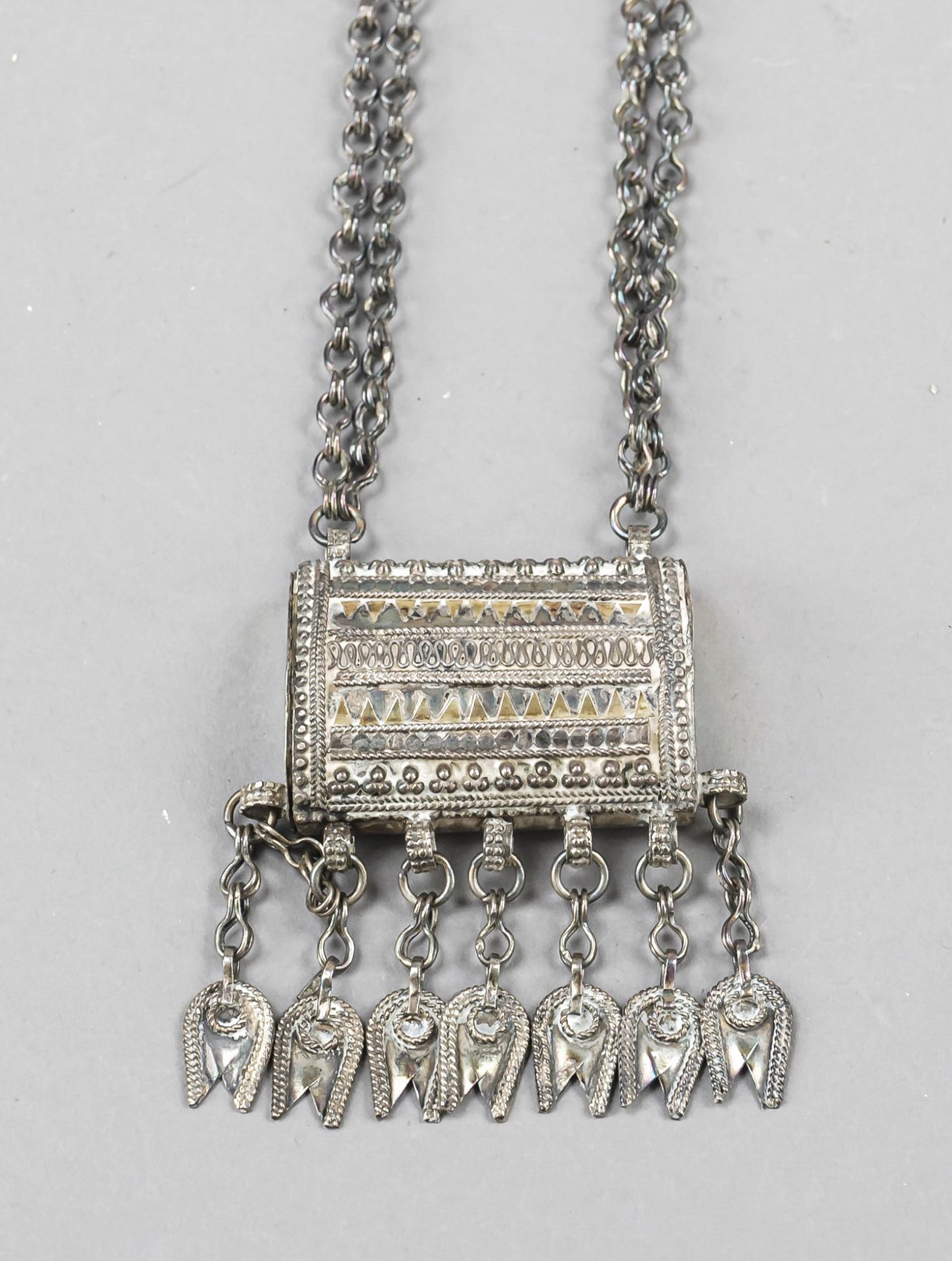 Traditional costume necklace with pendant, Oman, 20th century, sterling silver 925/000, total l.