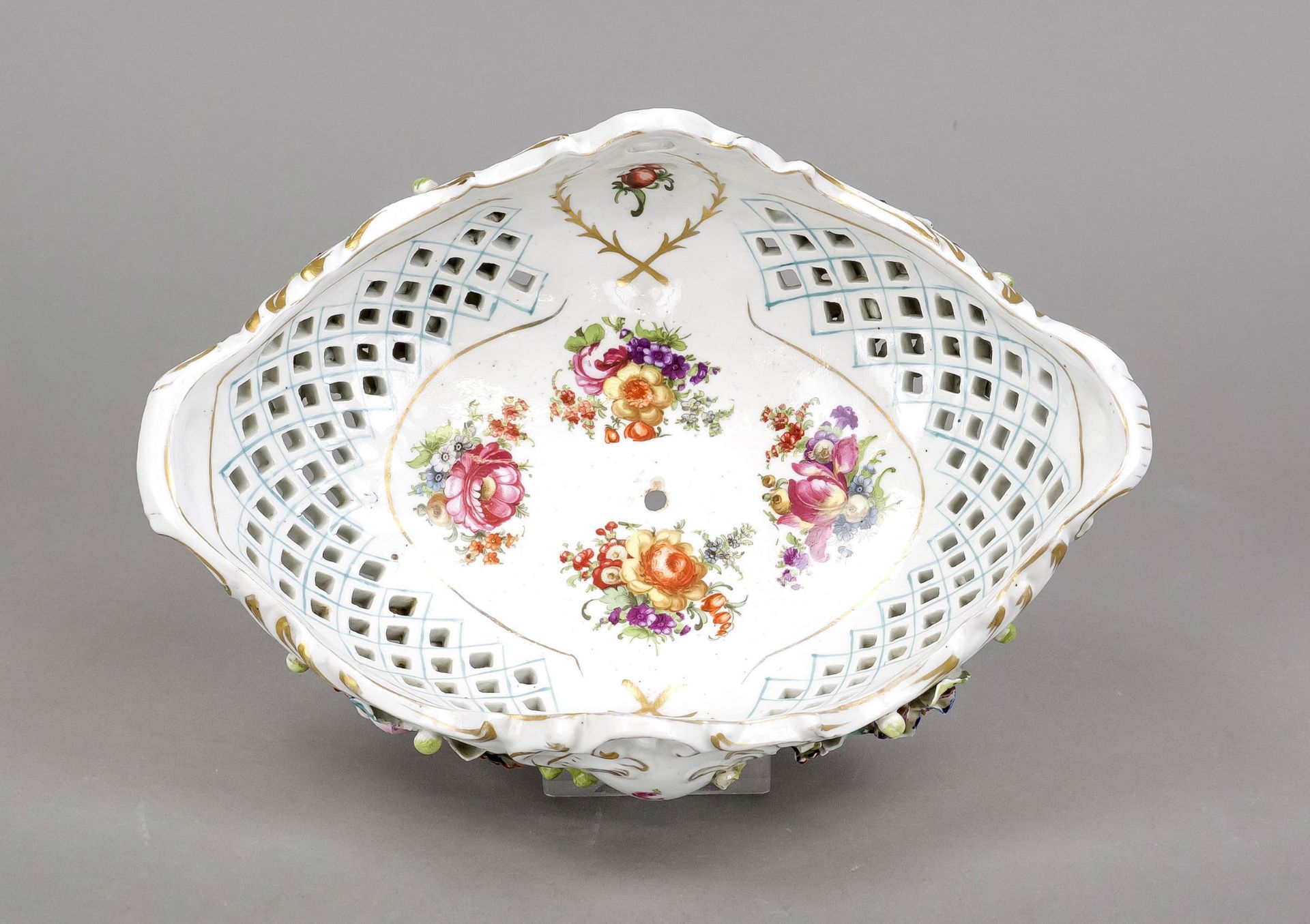 Basket bowl, upper part from a centerpiece, w. Thuringia, c. 1900, openwork wall set with plastic - Image 2 of 2