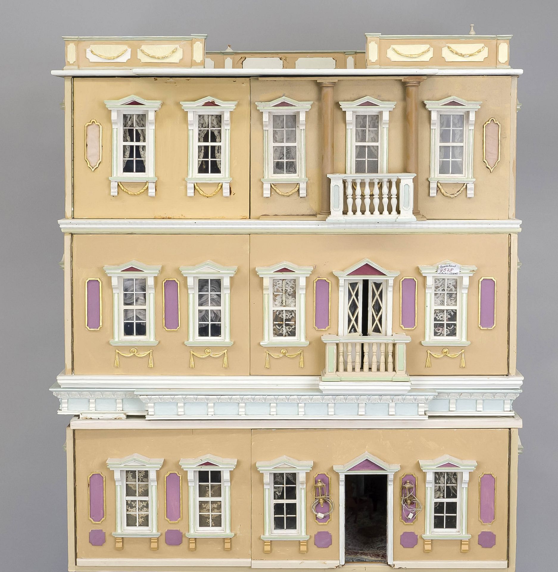 Large doll's house, 1st half of the 20th century, wooden body, polychrome painted. A total of 3 - Image 5 of 7