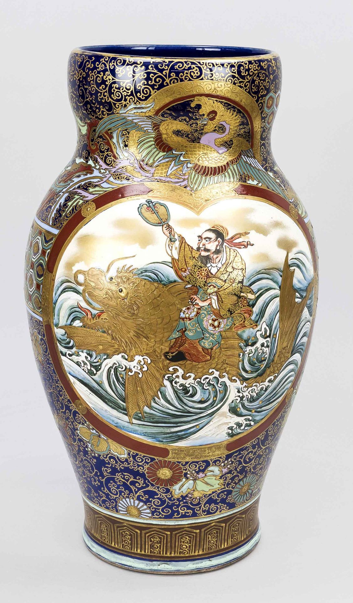 Large Kinkozan Satsuma vase, Japan, late 19th century (Meiji). Body divided into 2 large, curved