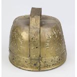 Faceplate, Friesland 18th/19th century, brass. Bell-shaped, open-worked, loop handles, one side