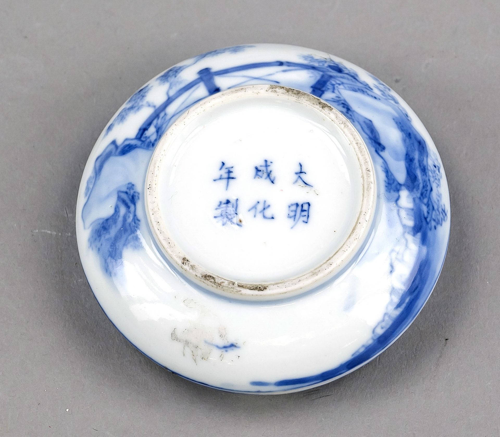 Blue and white sealing paste lidded box, China, probably 19th century Cobalt blue decoration on - Image 2 of 2