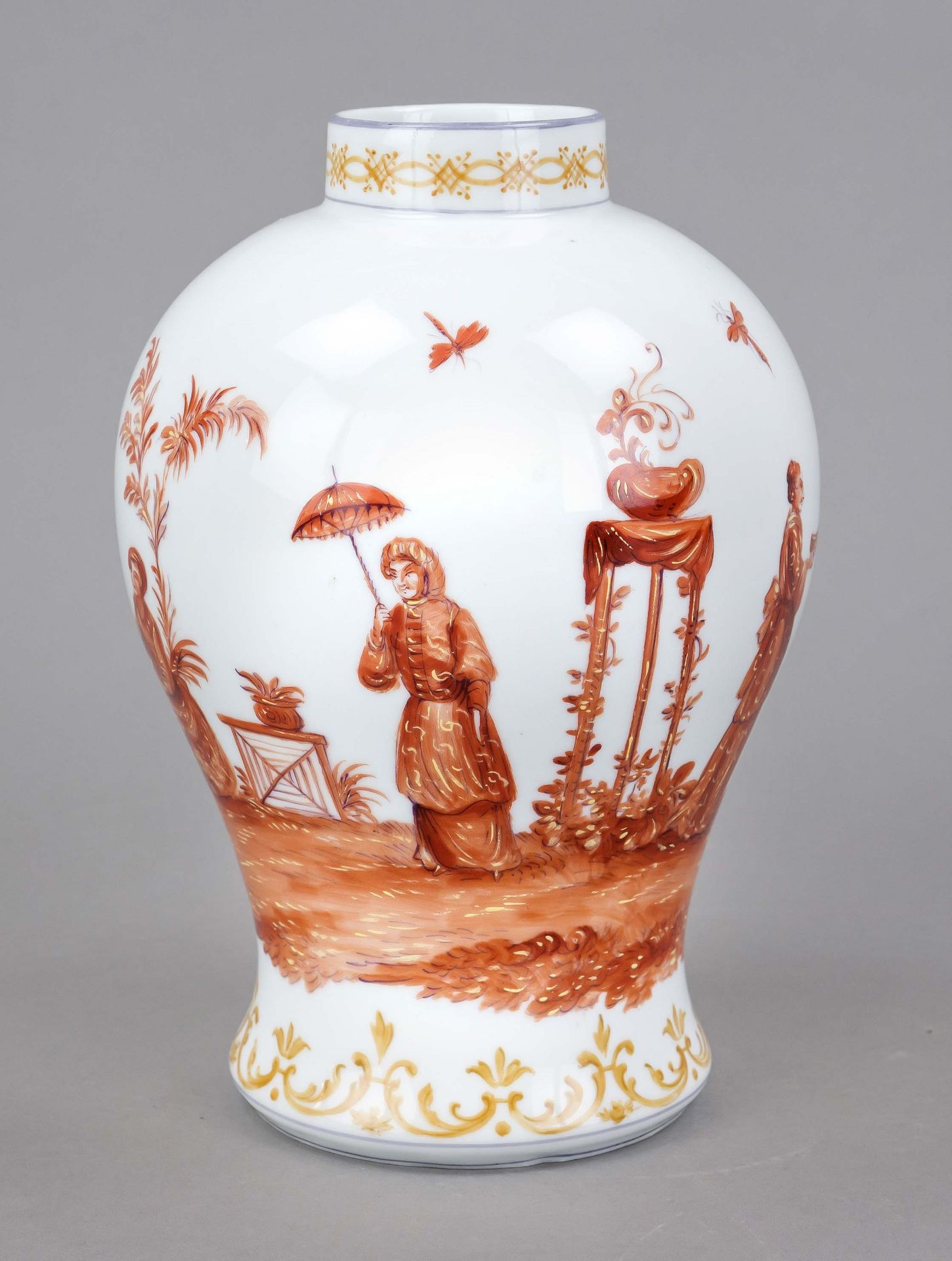 Vase, Thuringia, bulging shape, painted all around in iron red with chinoiseries, surrounded by - Image 3 of 4