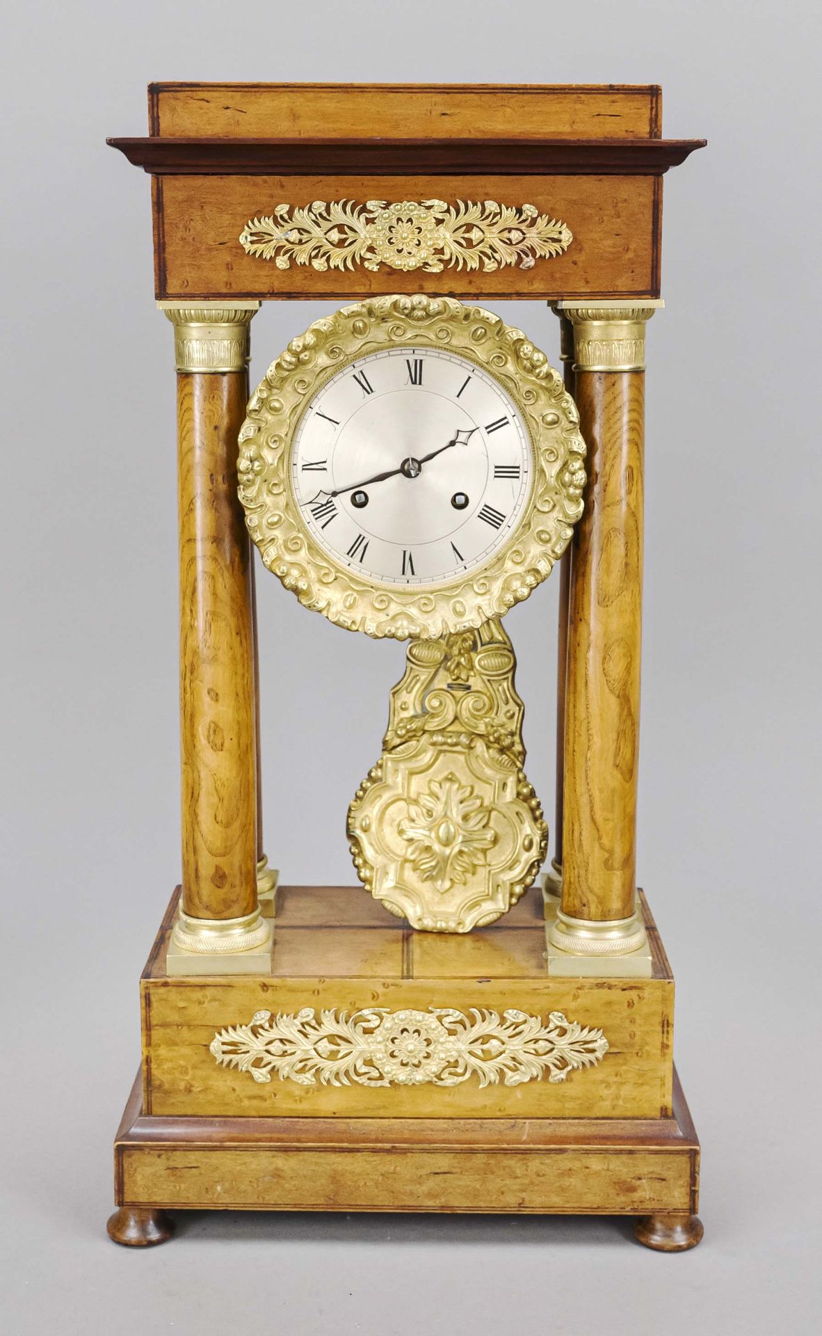 Large walnut burl portal clock, 2nd half 19th century, decorated with darker thread inlays,