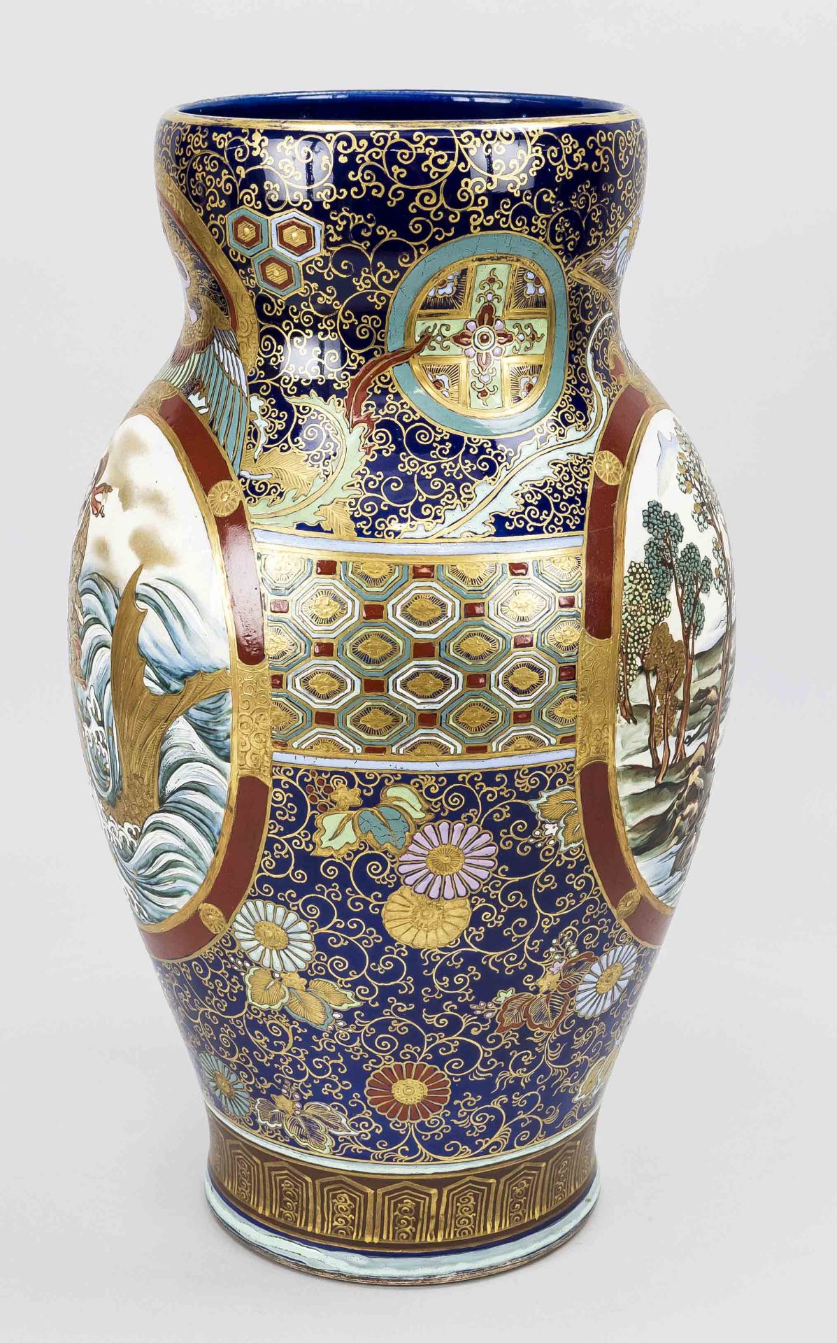 Large Kinkozan Satsuma vase, Japan, late 19th century (Meiji). Body divided into 2 large, curved - Image 3 of 5