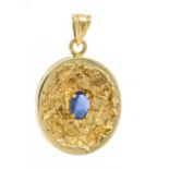 Sapphire pendant GG 585/000 with a naturalistic surface and an oval sapphire cabochon 6.6 x 4.9