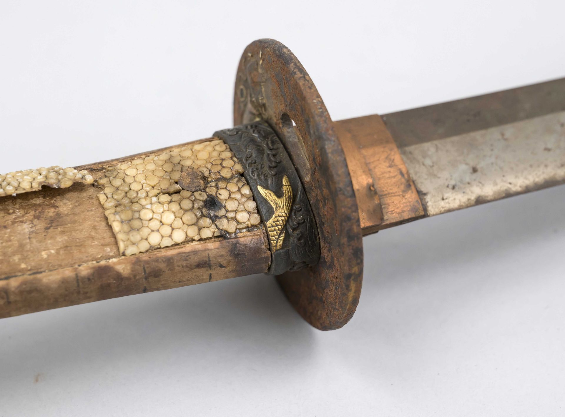 Wakizashi, Japan 18th/19th century (Edo period). Handle heavily damaged, fragments of the ray skin - Image 2 of 3