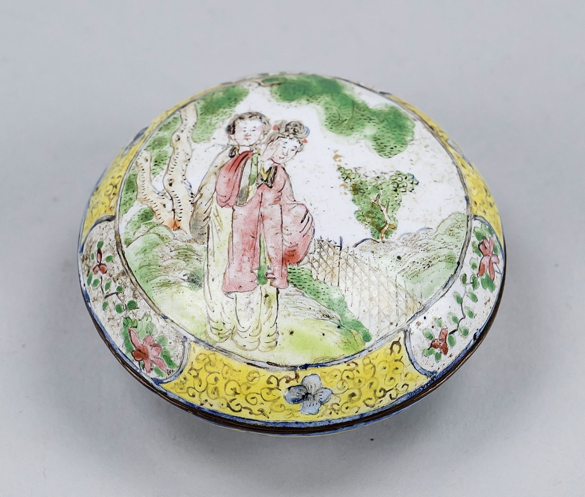 Small enamel lidded box, China (Canton) 18th century, polychrome decoration, under the base a 4-