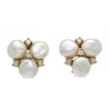 Freshwater pearl and diamond ear clips GG 585/000 with 6 potato-shaped silver-white freshwater