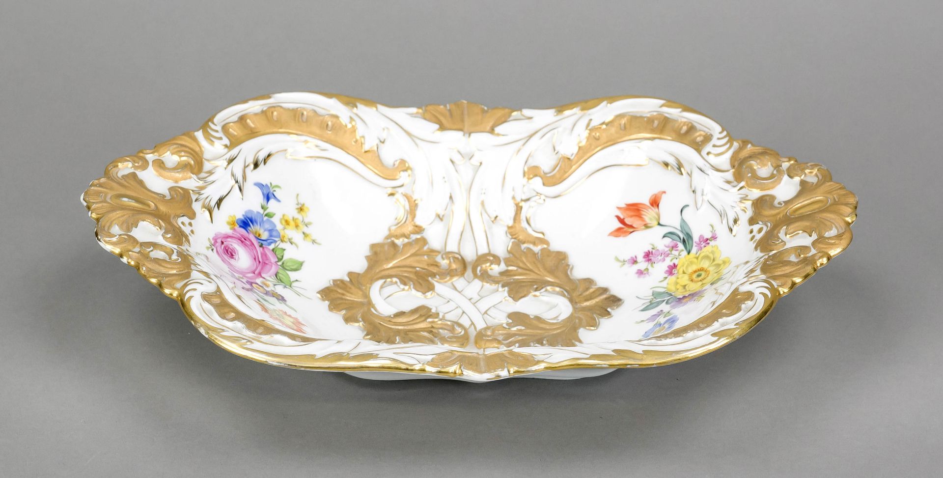 Oval ceremonial bowl, Meissen, post-1950, 2nd choice, model no. B185, quadripartite curved oval form