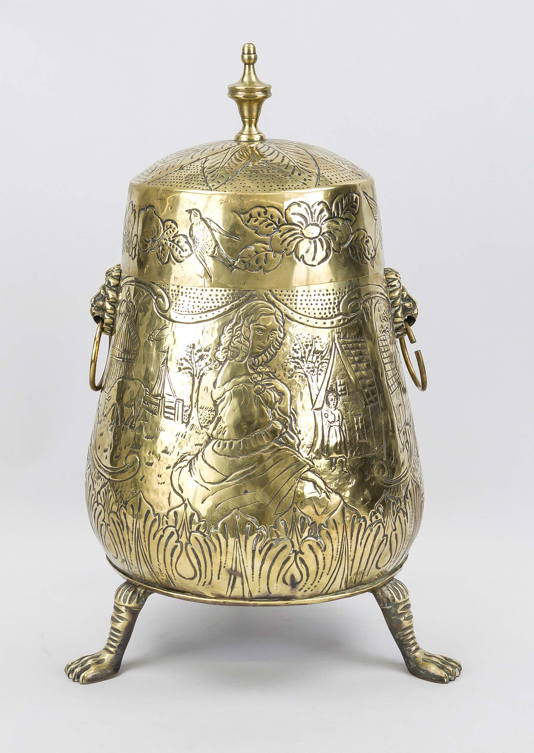 Urn, Holland 19th century, brass. Slightly conical container on 3 paw feet, ring handles on lion