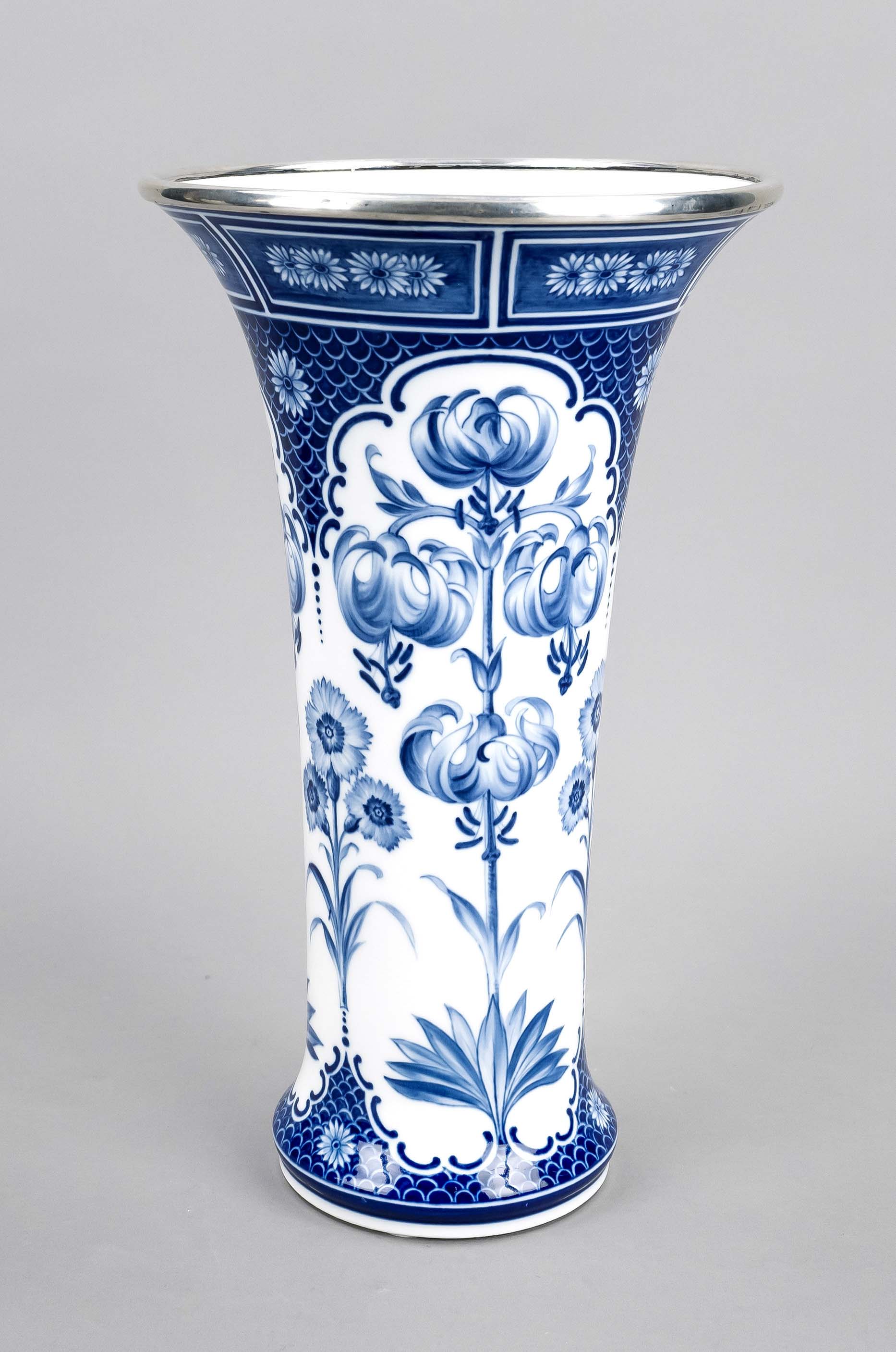 A large stick vase, Meissen, mark after 1934, 1st choice, trumpet-shaped body with a wide flaring