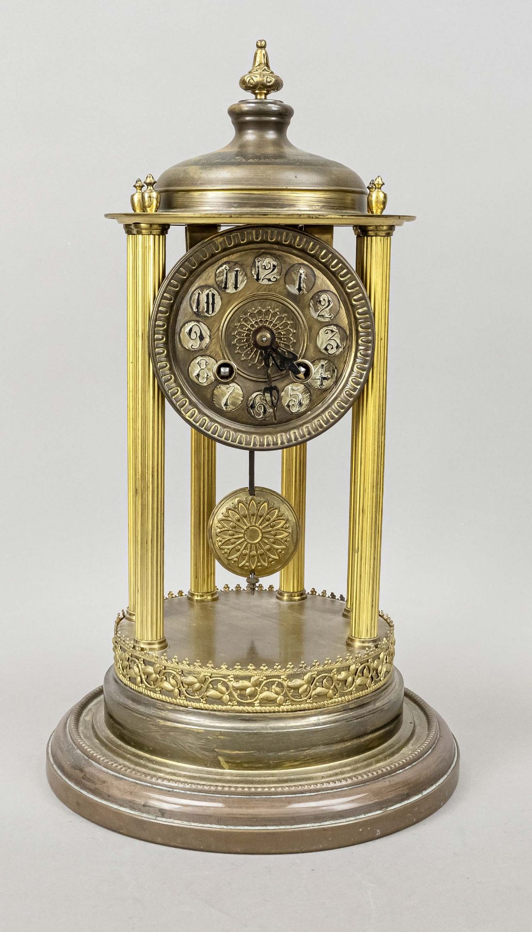 round 6-pillar table clock with glass lintel, c. 1912, temple-like construction, silvered dial - Image 2 of 2