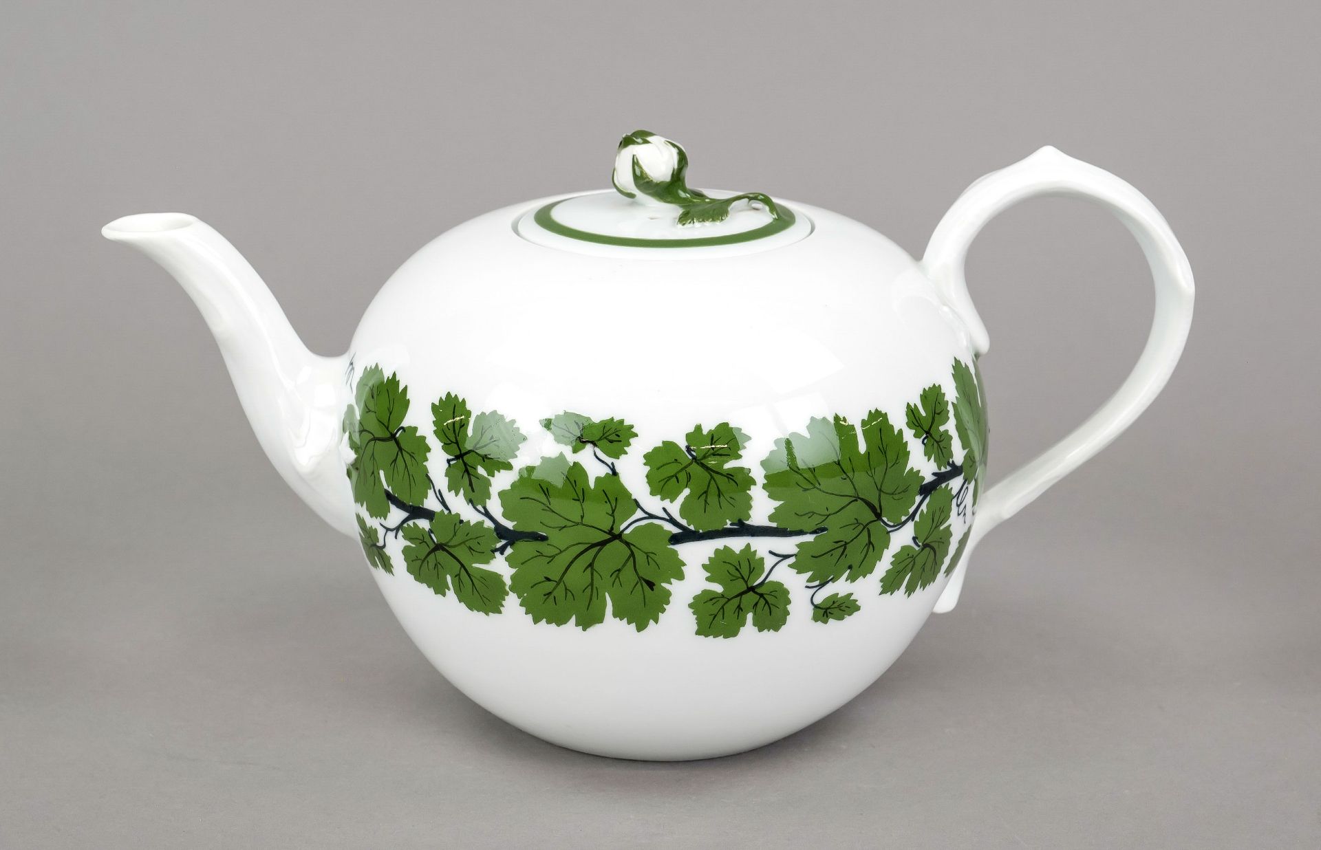 Teapot, Meissen, Knauff Schwerter 1850-1924, 1st choice, decoration vine leaves in underglaze green,