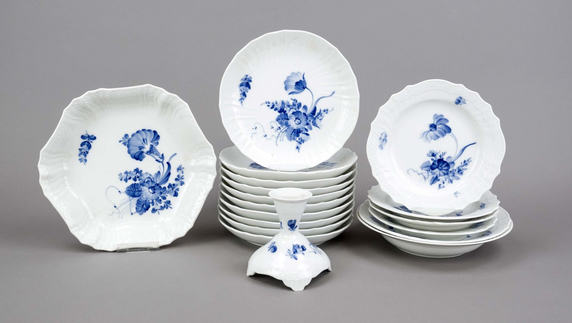 Dinner service, 18-piece, Royal Copenhagen, Denmark, 2nd half 20th century, 1st choice, Neuozier,