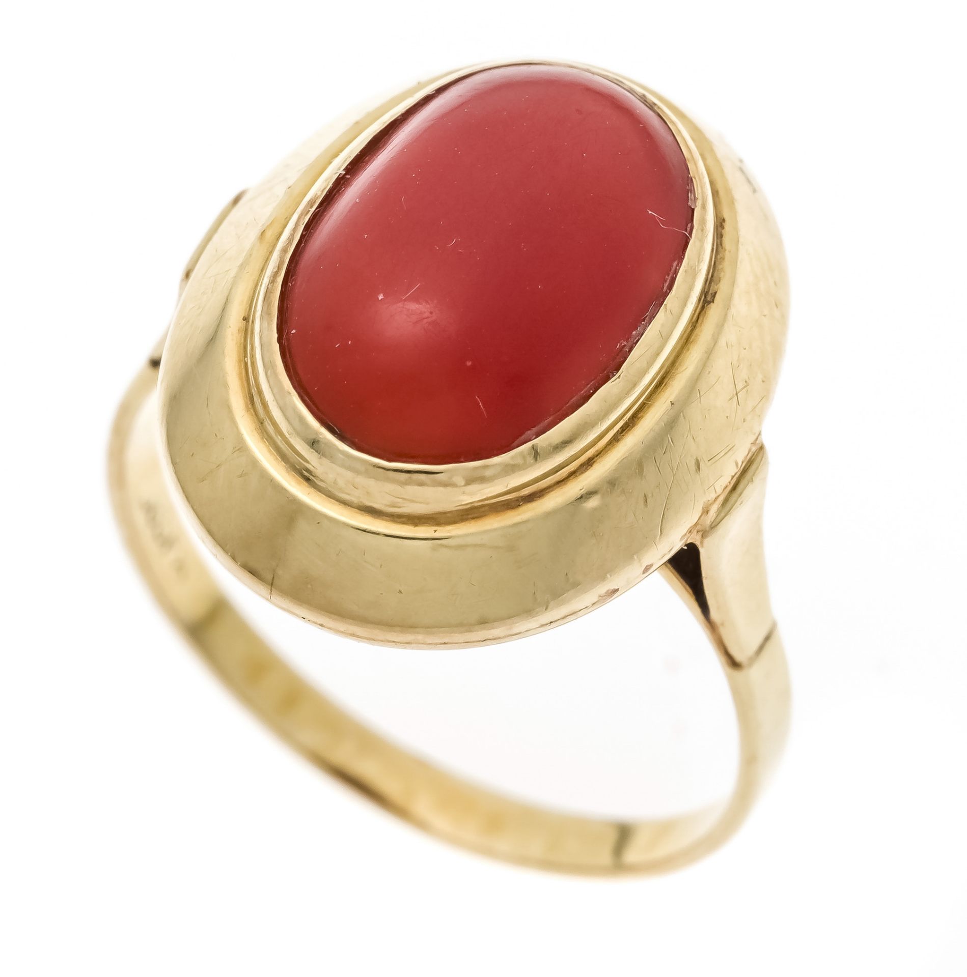 Coral ring GG 585/000 with an oval coral cabochon 12.5 x 7.7 mm in a slightly orange-tinged red,