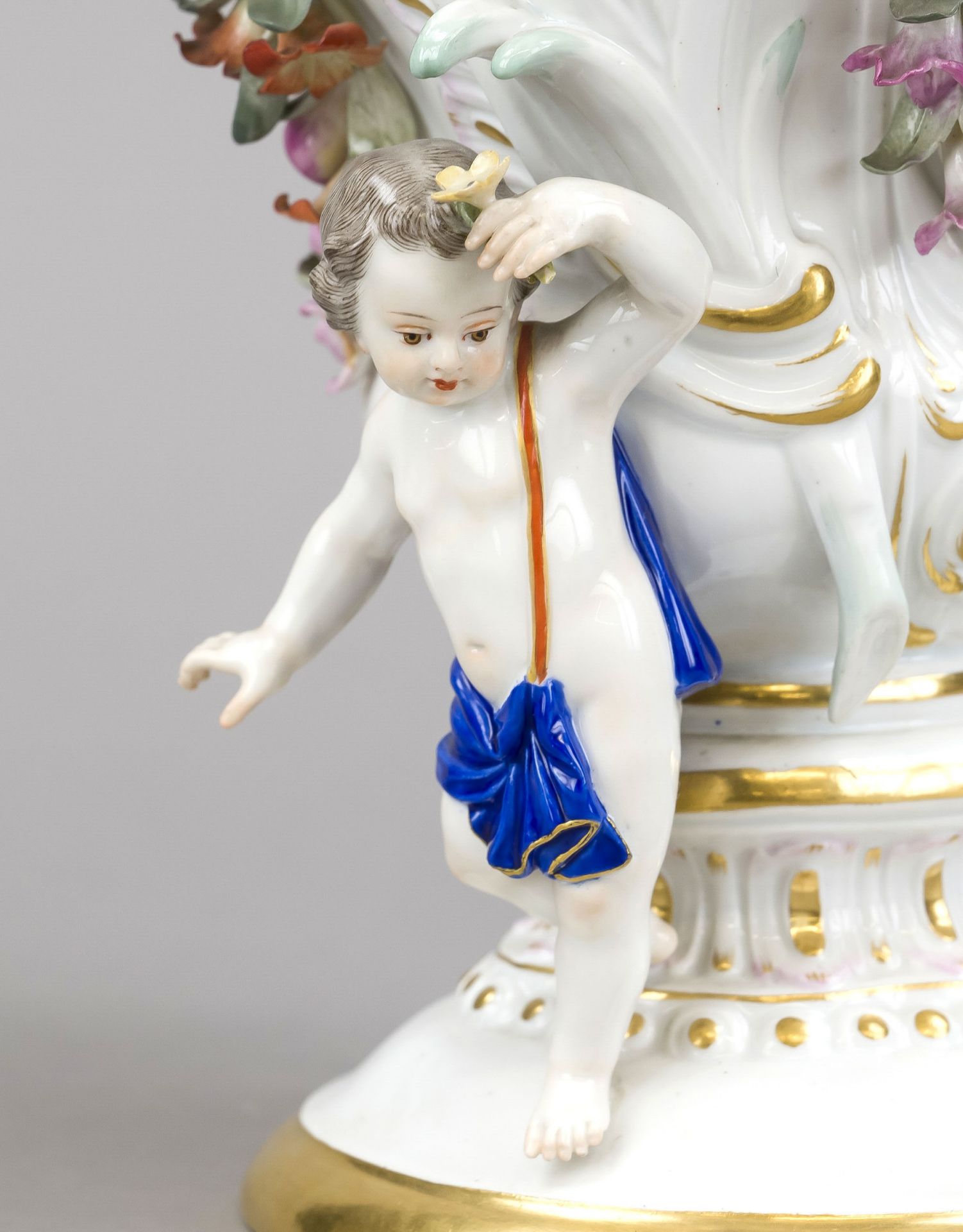 Potpourri with cupids, Meissen, Knauf Schwerter, mark 1850-1924, 1st choice, designed by Johann - Image 3 of 4