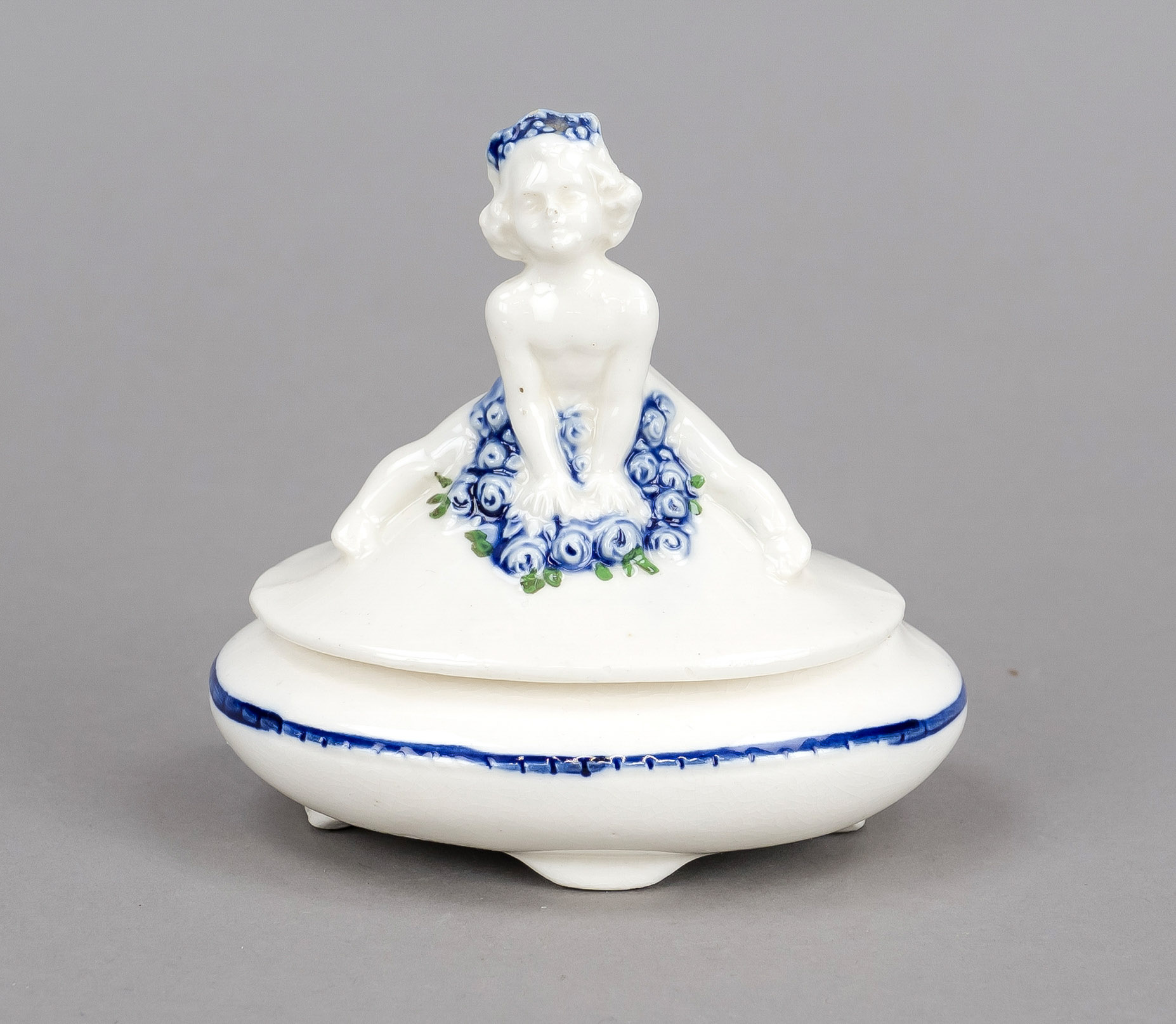 Art Nouveau lidded box, early 20th century, ceramic in the style of Karlsruhe, with a seated putto