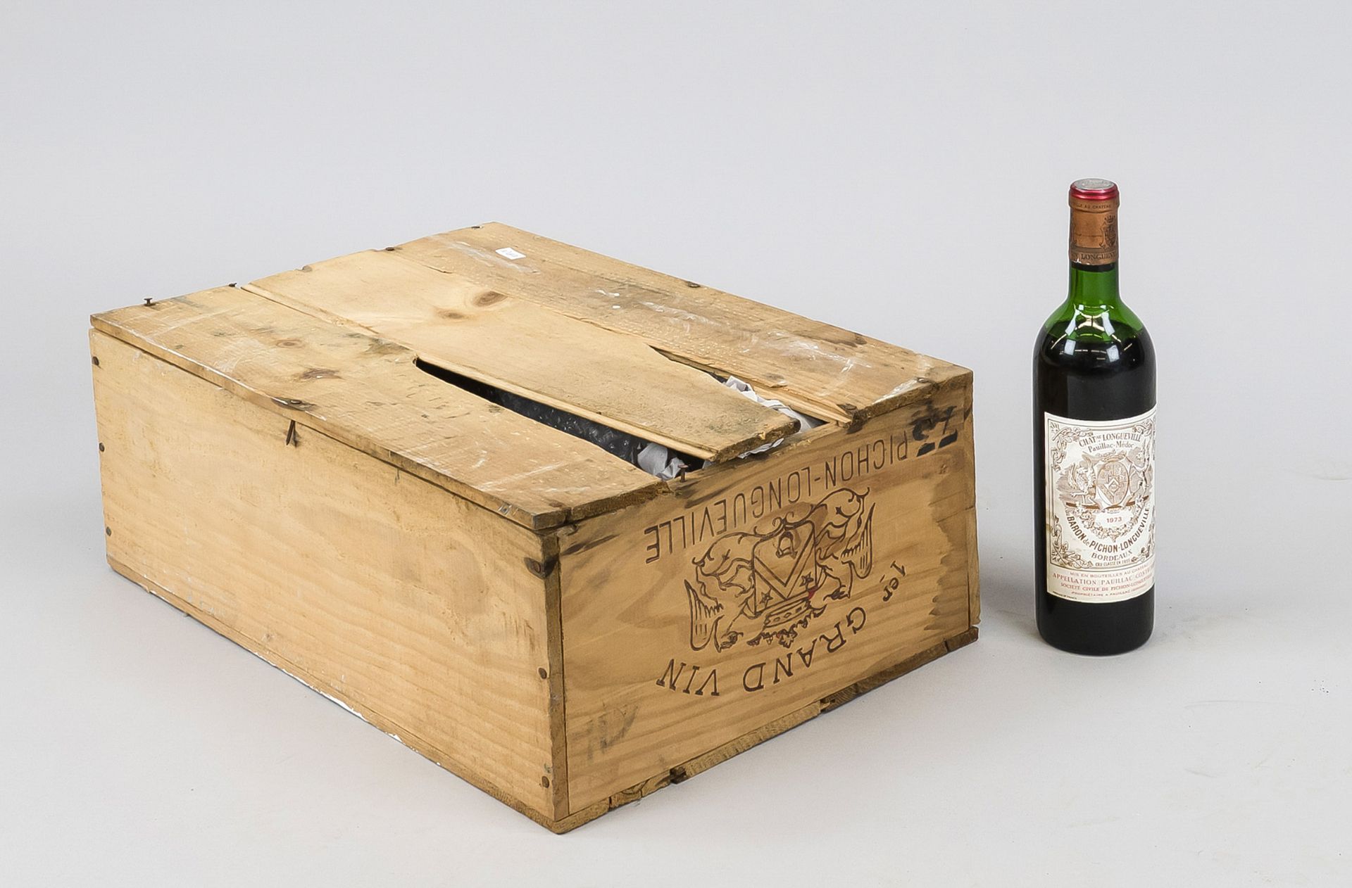 8 bottles 1973 Bordeaux Chateau Longueville Pauillac-Médoc (mis en bouteille au Chateau). In