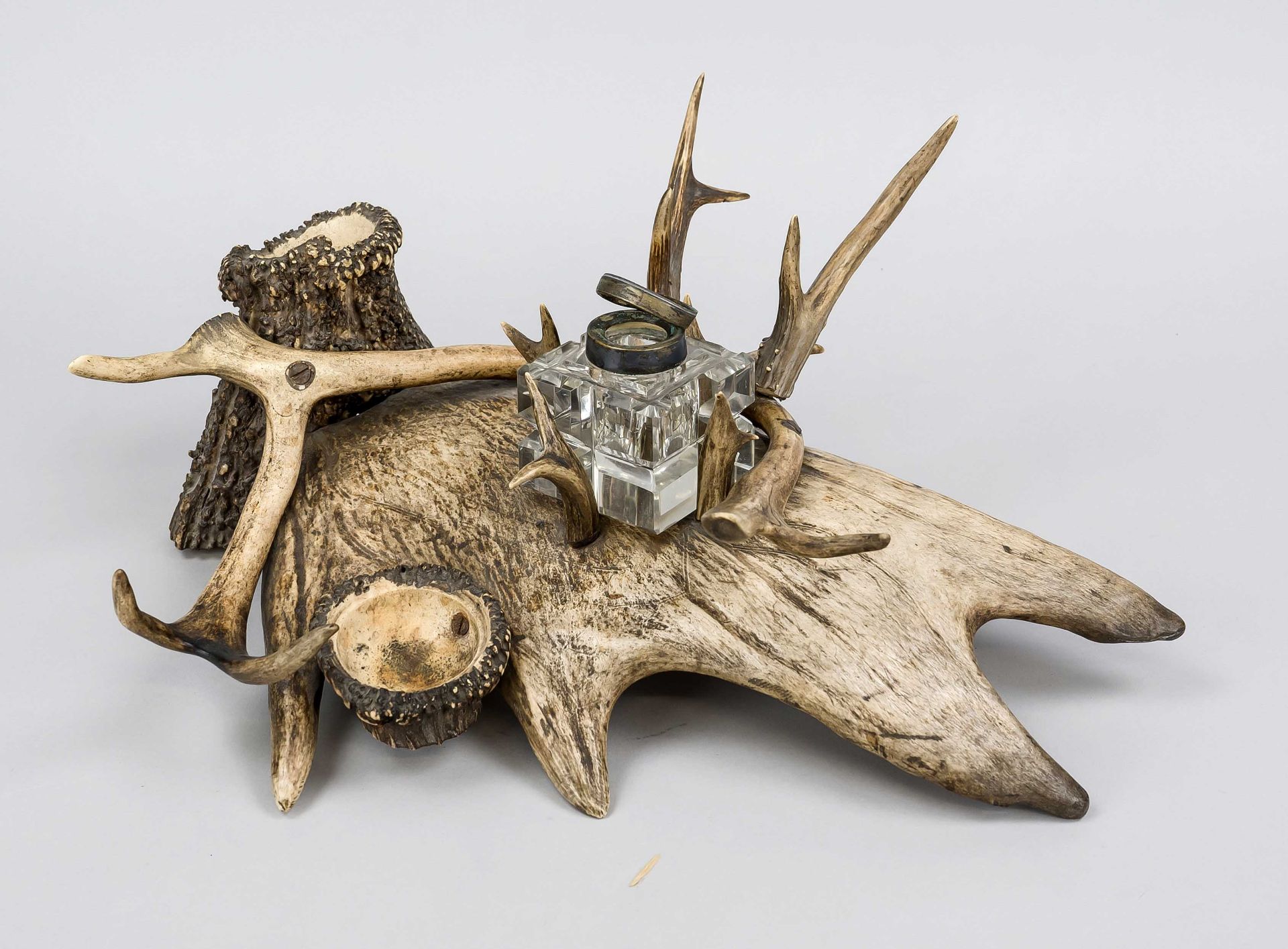 Writing utensil made of stag horn, c. 1900, mounted from antler poles, a cut glass inkwell in the