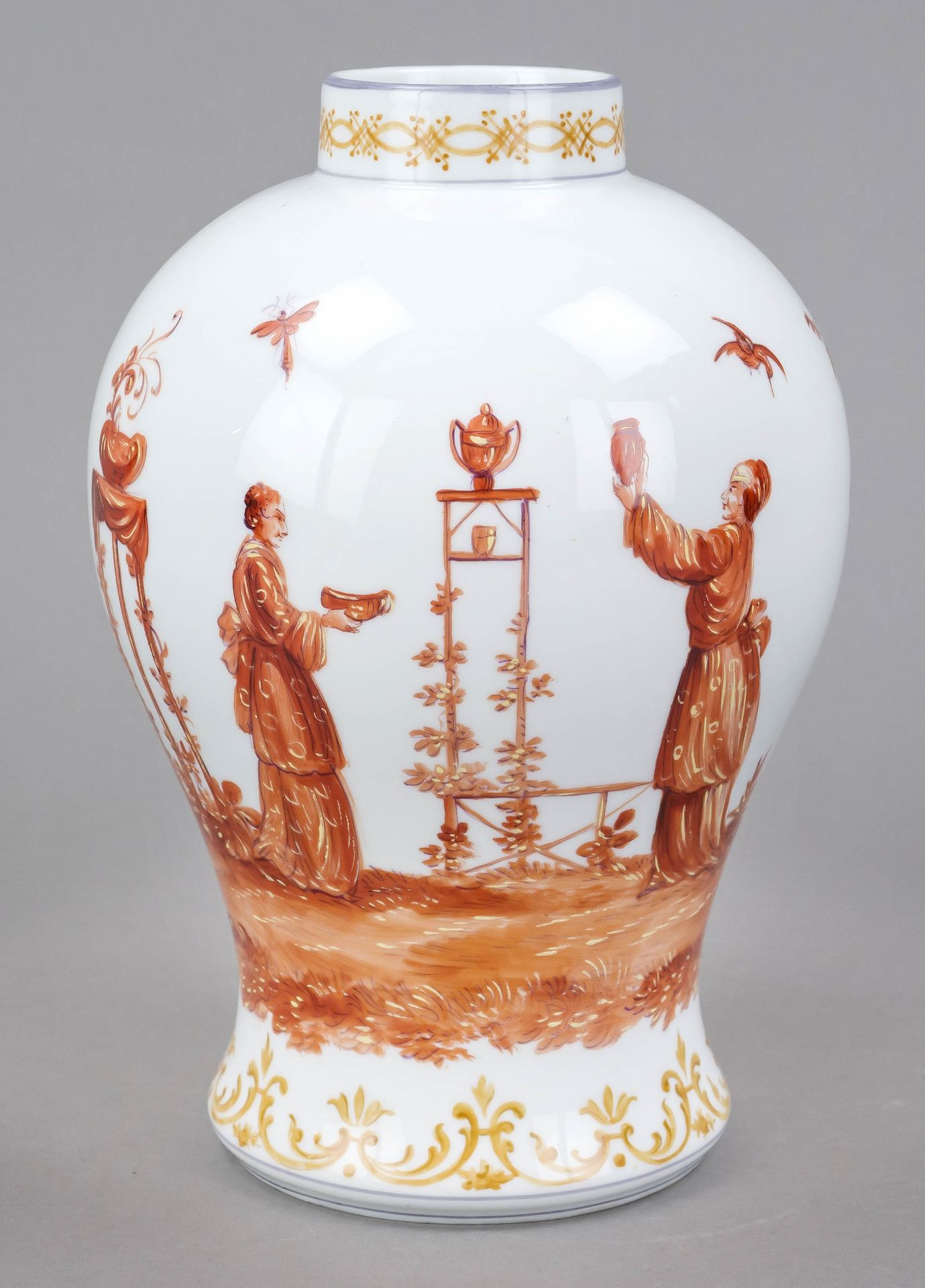 Vase, Thuringia, bulging shape, painted all around in iron red with chinoiseries, surrounded by - Image 2 of 4