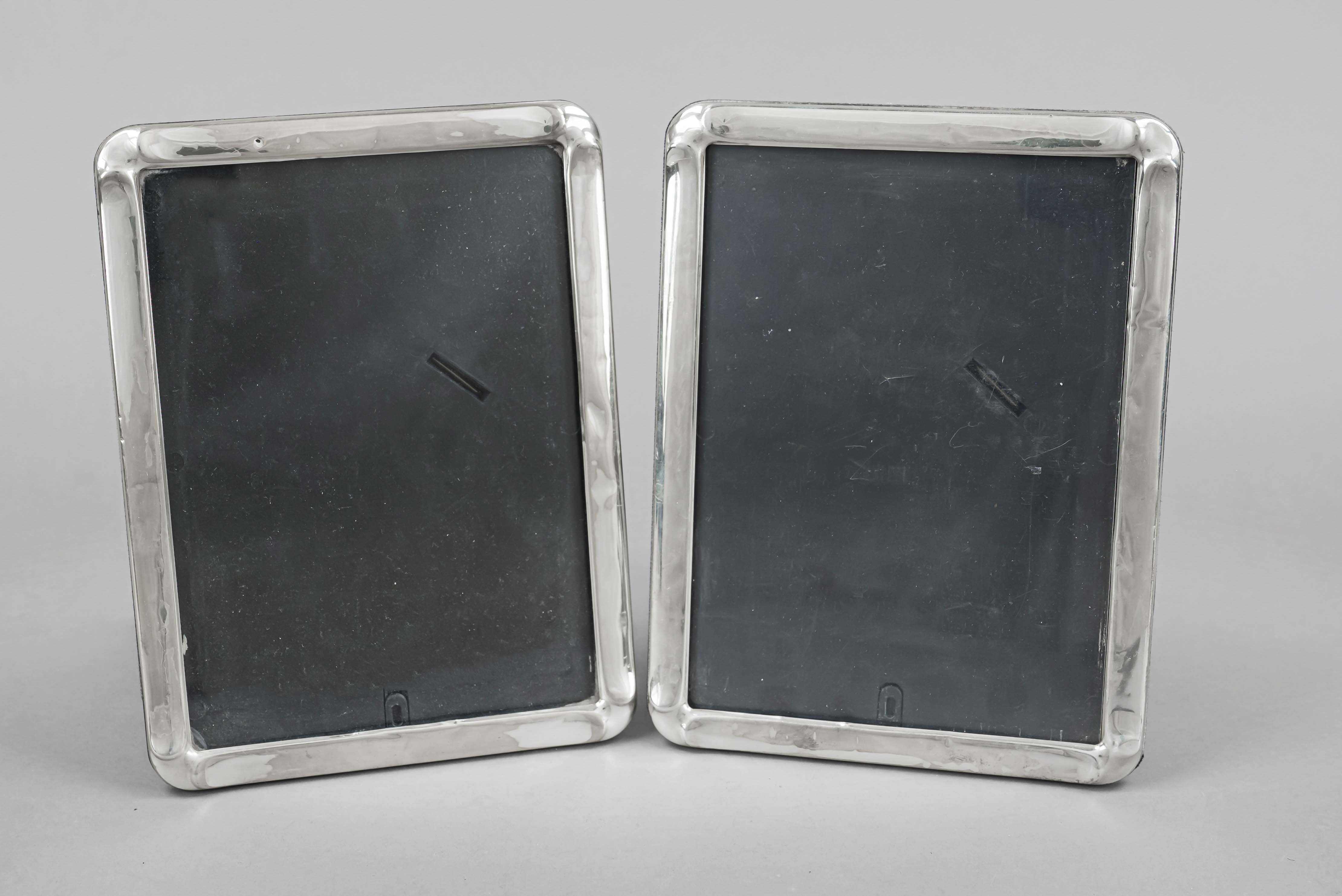 Pair of photo stand frames, 20th century, sterling silver 925/000, smooth form with accentuated