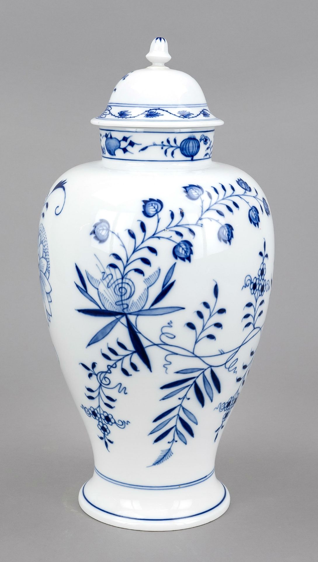 Lidded vase, Meissen, after 1973, 1st choice, model no. 51086, onion pattern decoration in - Image 2 of 2