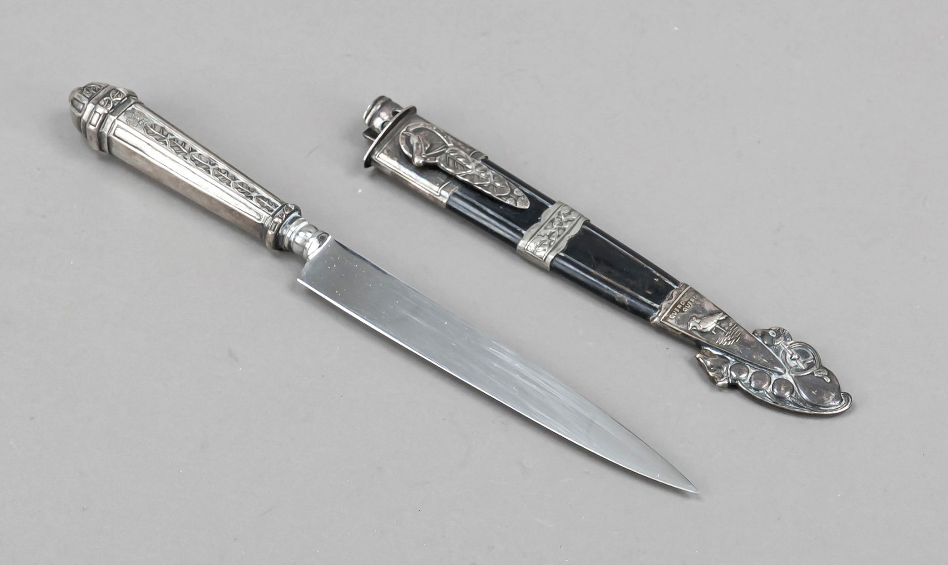 Dagger, 20th century, plated, handle with relief decoration, scabbard marked Quero-Quero (bronze