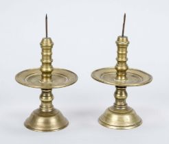 Pair of candlesticks, engraved fish and Asian characters on drip tray, h. 16 cm