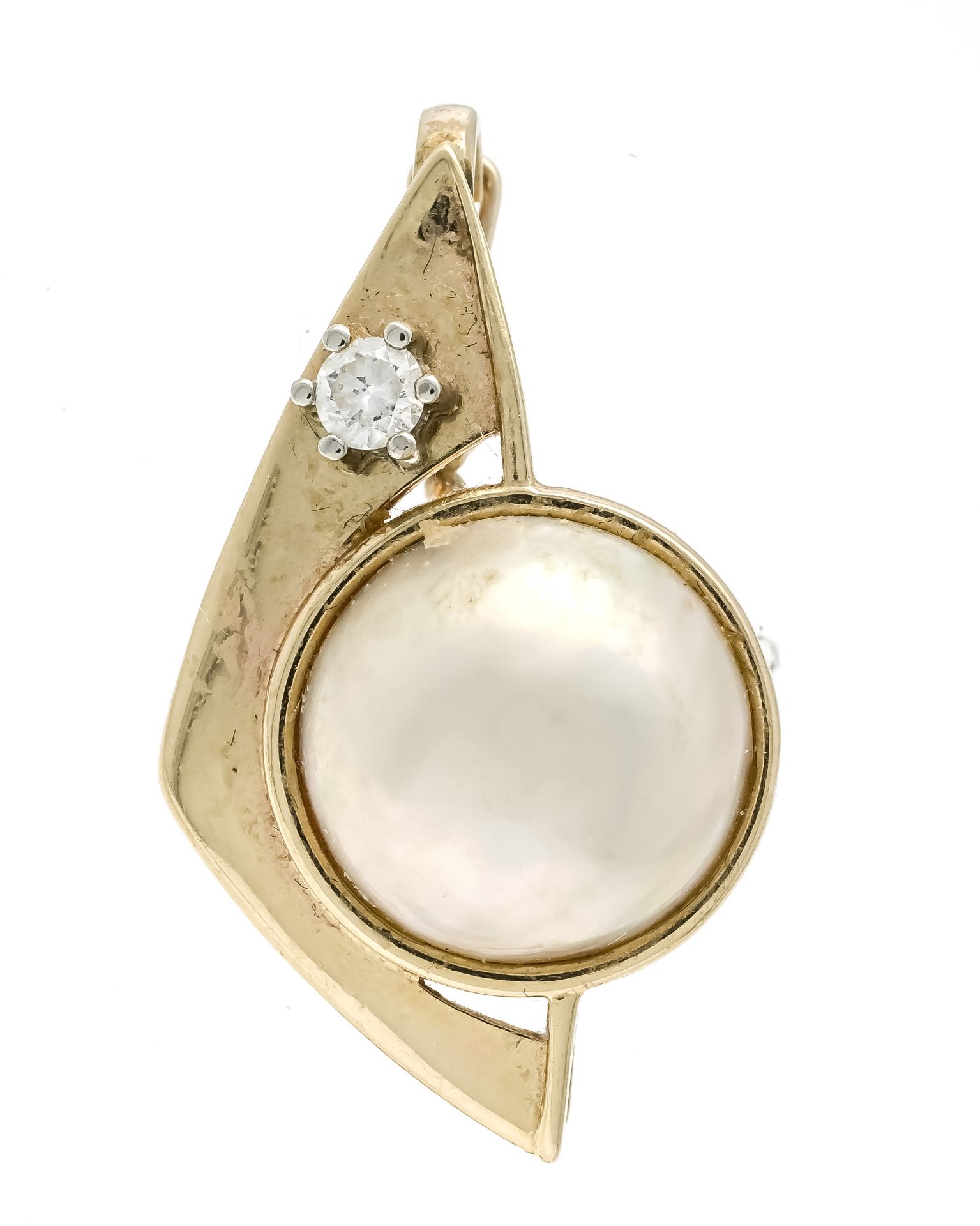 Mabé pearl clip pendant GG/WG 585/000 with a creamy white mabé pearl 15.2 mm and a brioll diamond,