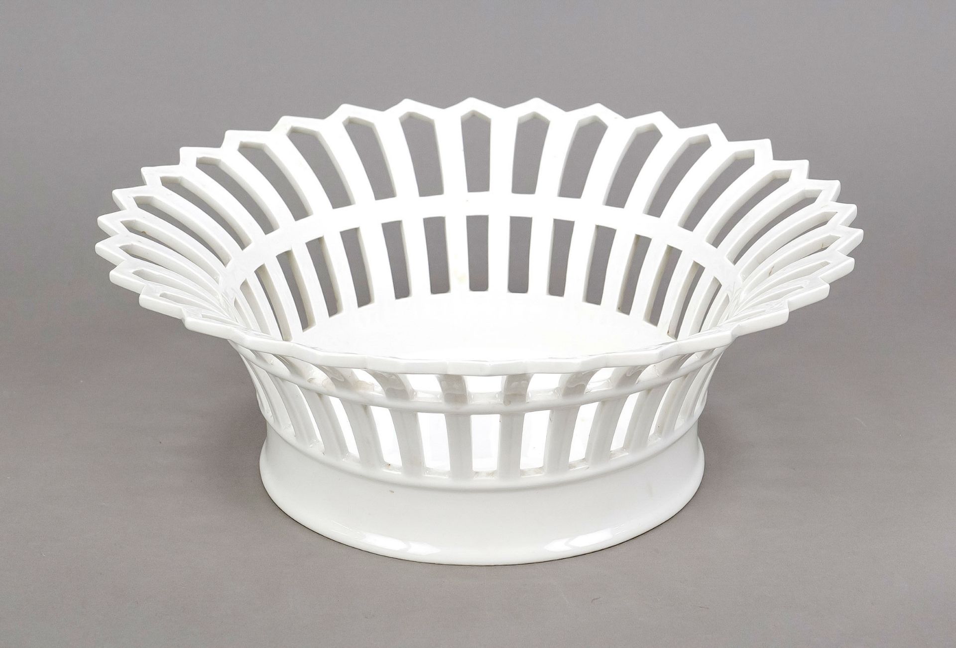 French basket, KPM Berlin, mark 1962-1992, 2nd choice, designed by Johann Carl Friedrich Riese