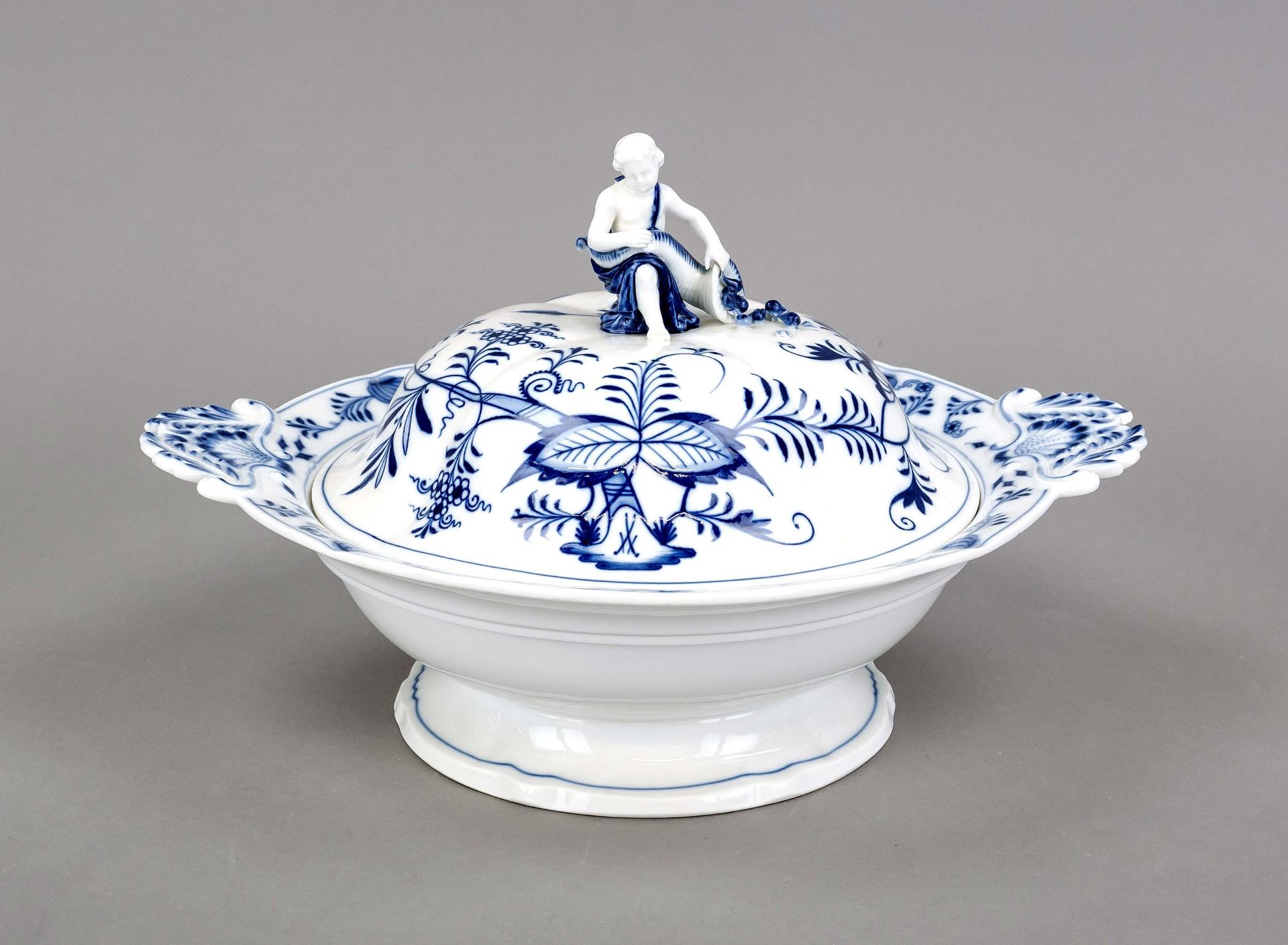 Lidded tureen, Meissen, Knauff Schwerter, 1850-1924, 1st choice, new cut-out shape, onion pattern