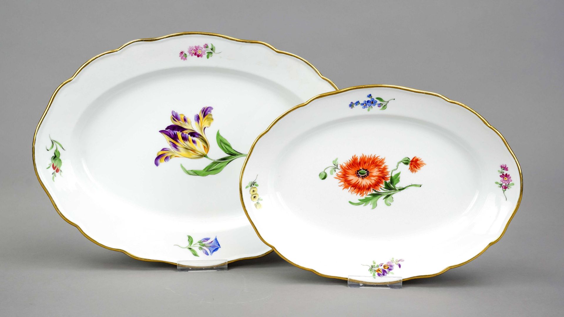 Two oval serving platters, Meissen, marks 1924-1934, 2nd choice, New cut-out shape, polychrome