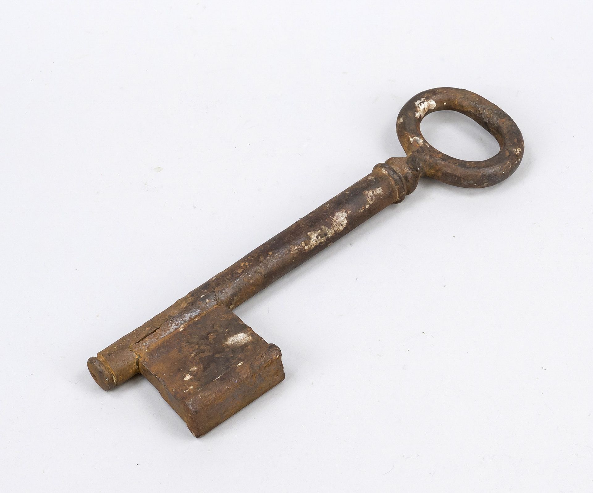 Oversized iron key, 19th century or older, iron. Very massive, heavy design. Beard without recesses,