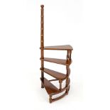 English library ladder, 20th century, mahogany-stained beech wood, 122 x 50 x 60 cm