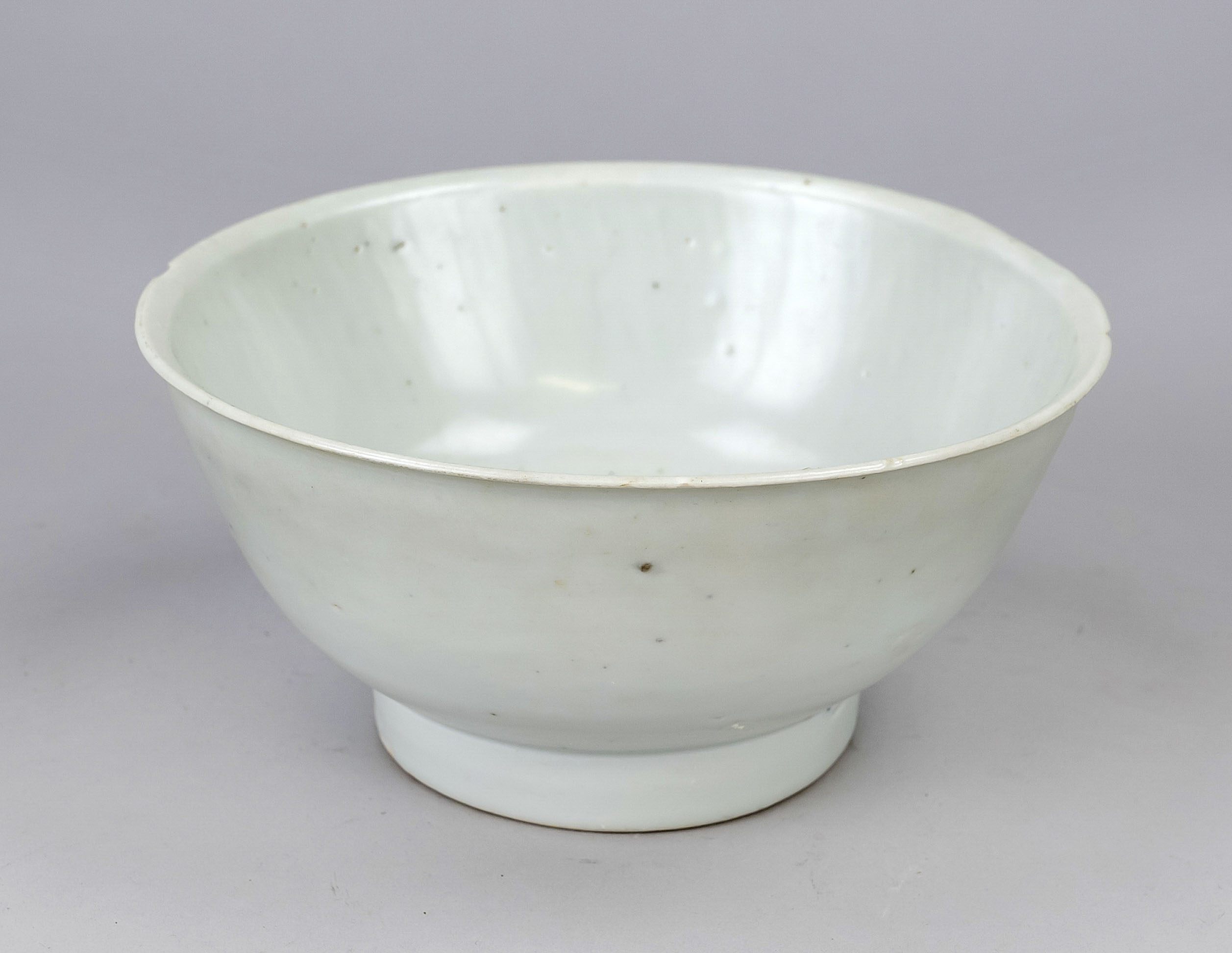 Large food bowl, China, Ming dynasty (1368-1644), 16th/17th century, porcelain with bluish