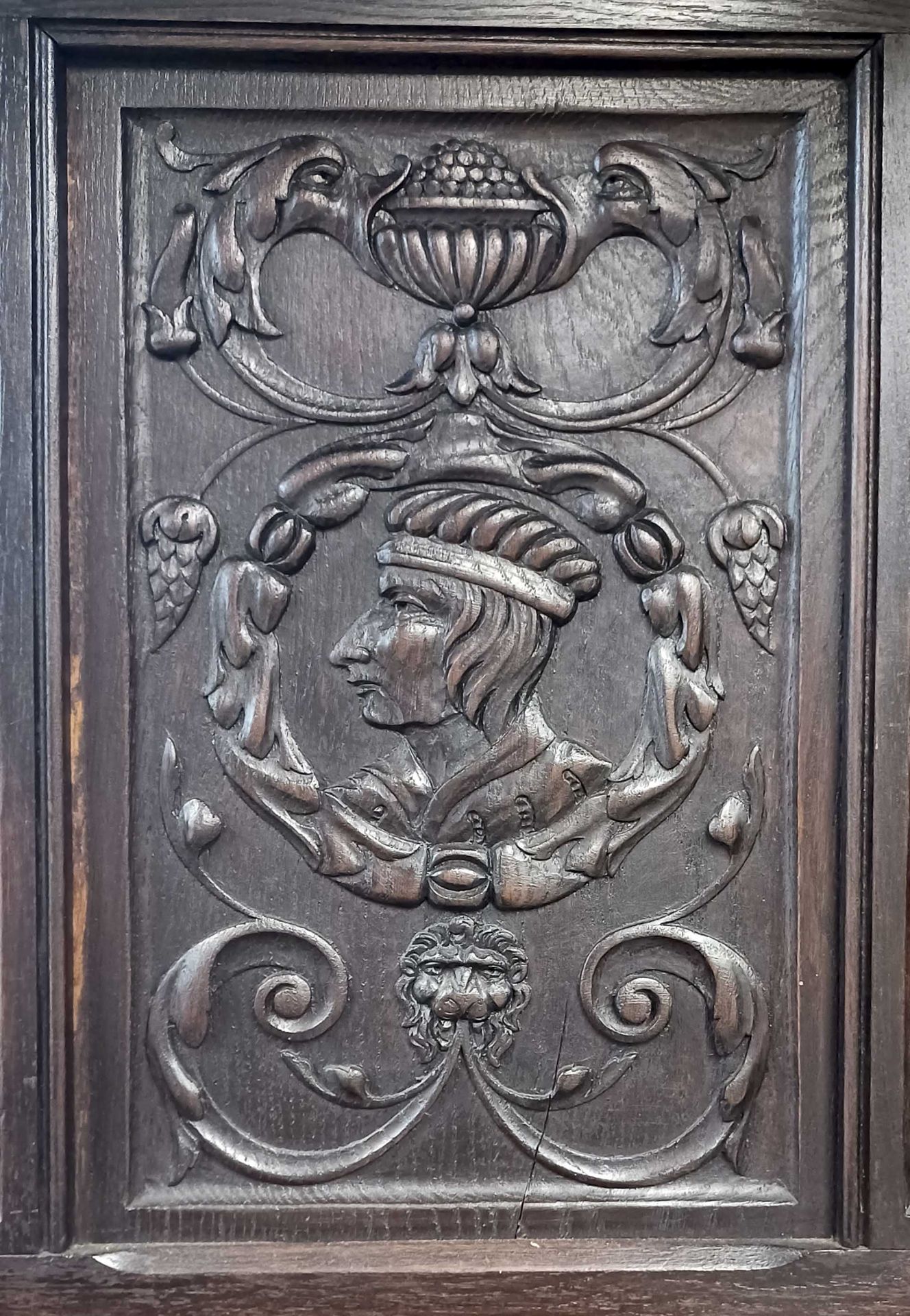 A stately historicism cabinet from around 1880, richly carved oak, three doors and two drawers - Image 9 of 11