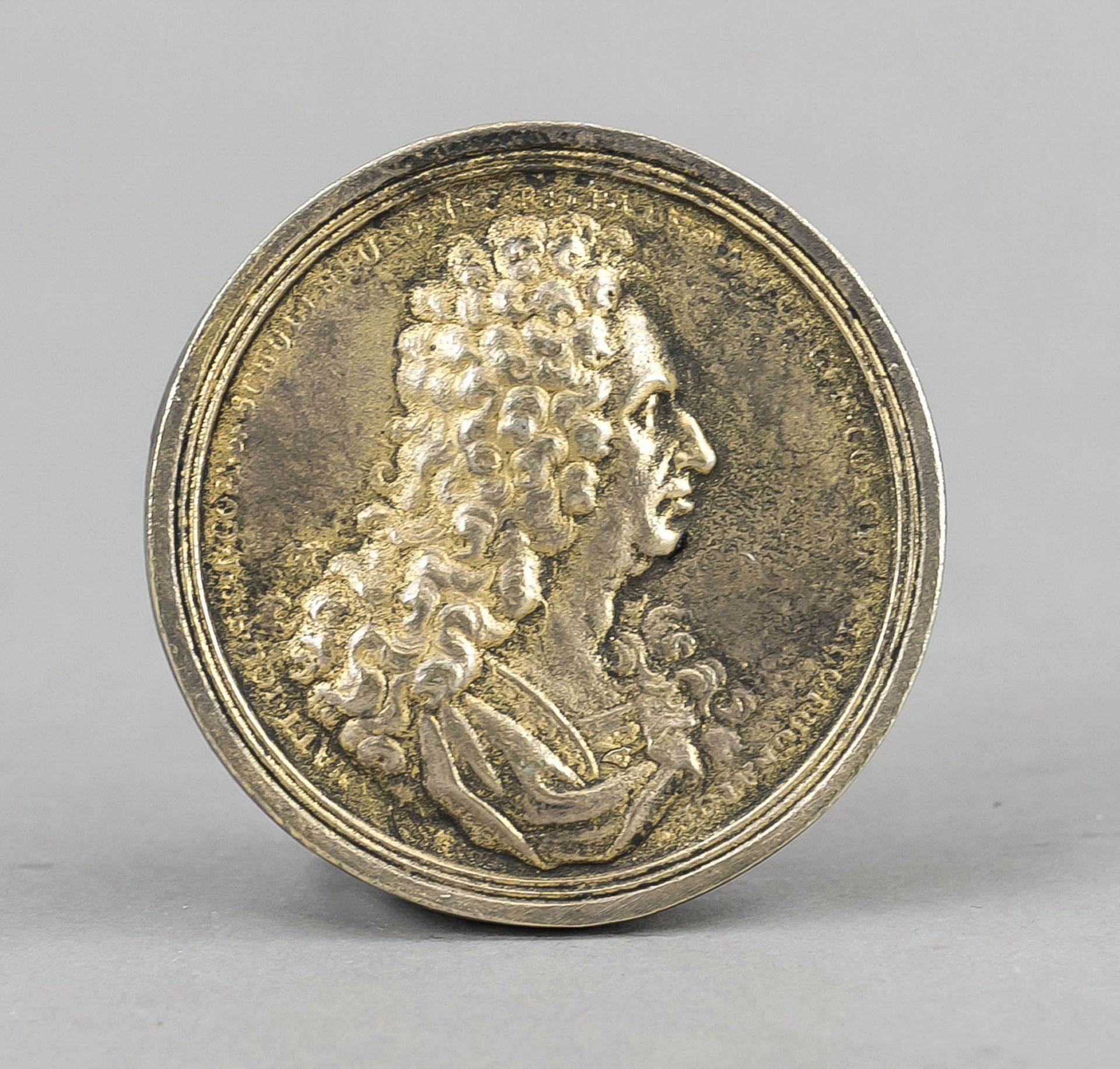 Medal with portrait of a ruler, probably Johann Reichsgraf zu Schulenburg, 18th century, bronze. - Image 2 of 2