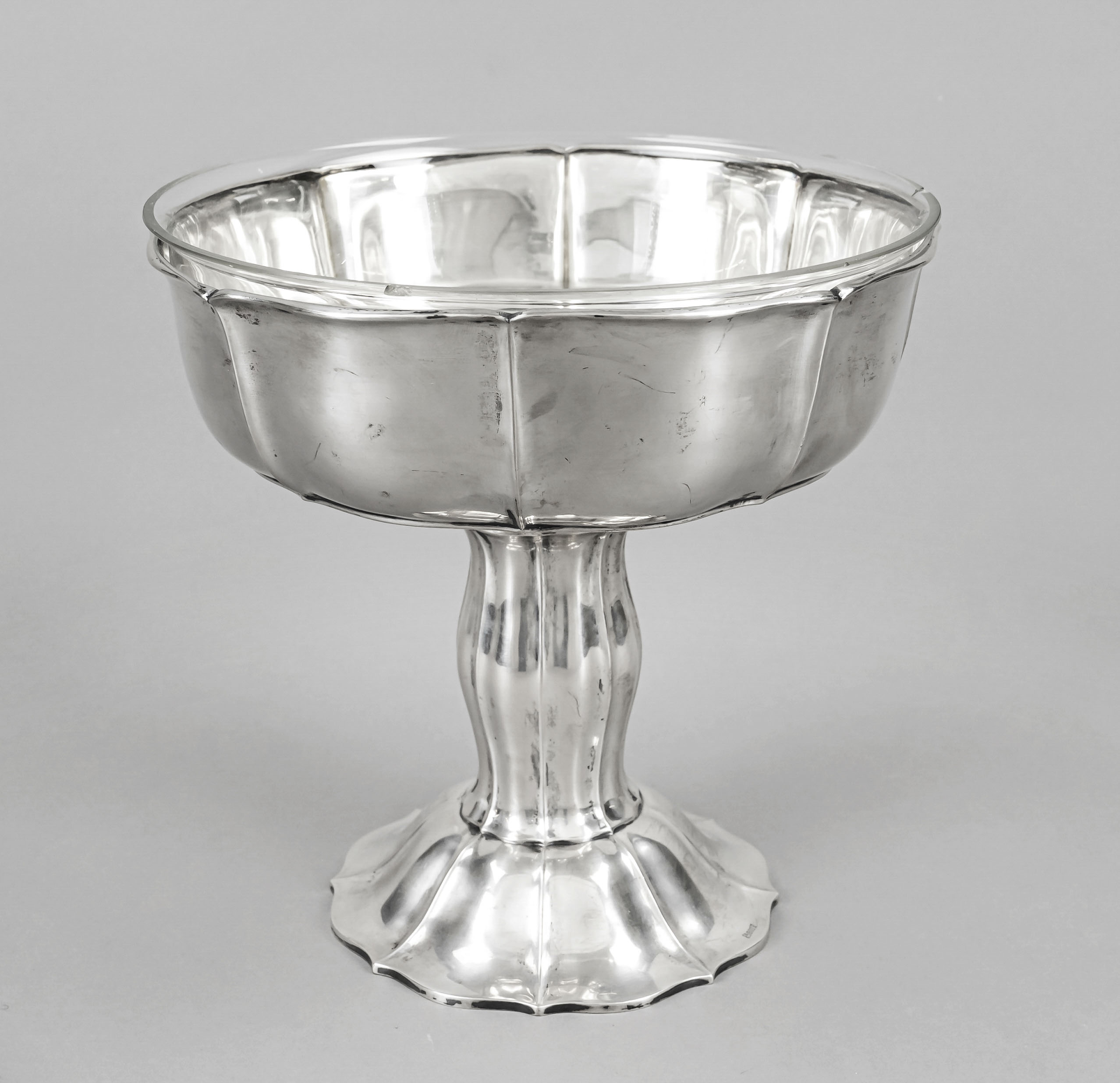 Large casserole dish, German, 20th century, master's mark Otto Wolter, Schwäbisch Gmünd, silver