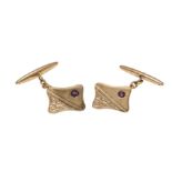 Cufflinks 333/000 finely chased, with 2 round faceted rubies 2.6 mm, possibly period syntheses, l.