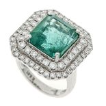 Emerald-brilliant ring WG 750/000 with a fine emerald cut faceted emerald 9.56 ct in a luminous