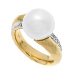 South Sea pearl diamond ring GG/WG 750/000 with a white, slightly elipse-shaped South Sea pearl 12.5